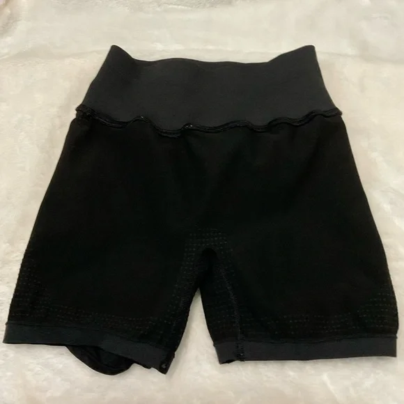 Gymshark Black Vital 2 in 1 Fitness Shorts for Women - Picture 5 of 6